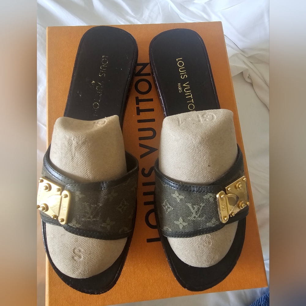 Authentic Louis vuitton clogs/ slides - Picture 5 of 11
